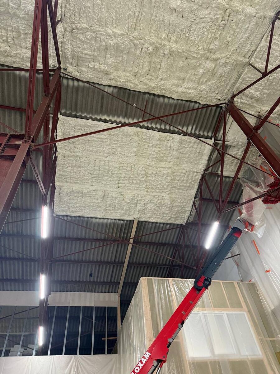 Isolation combles mousse projetée - chantier Top'Isol