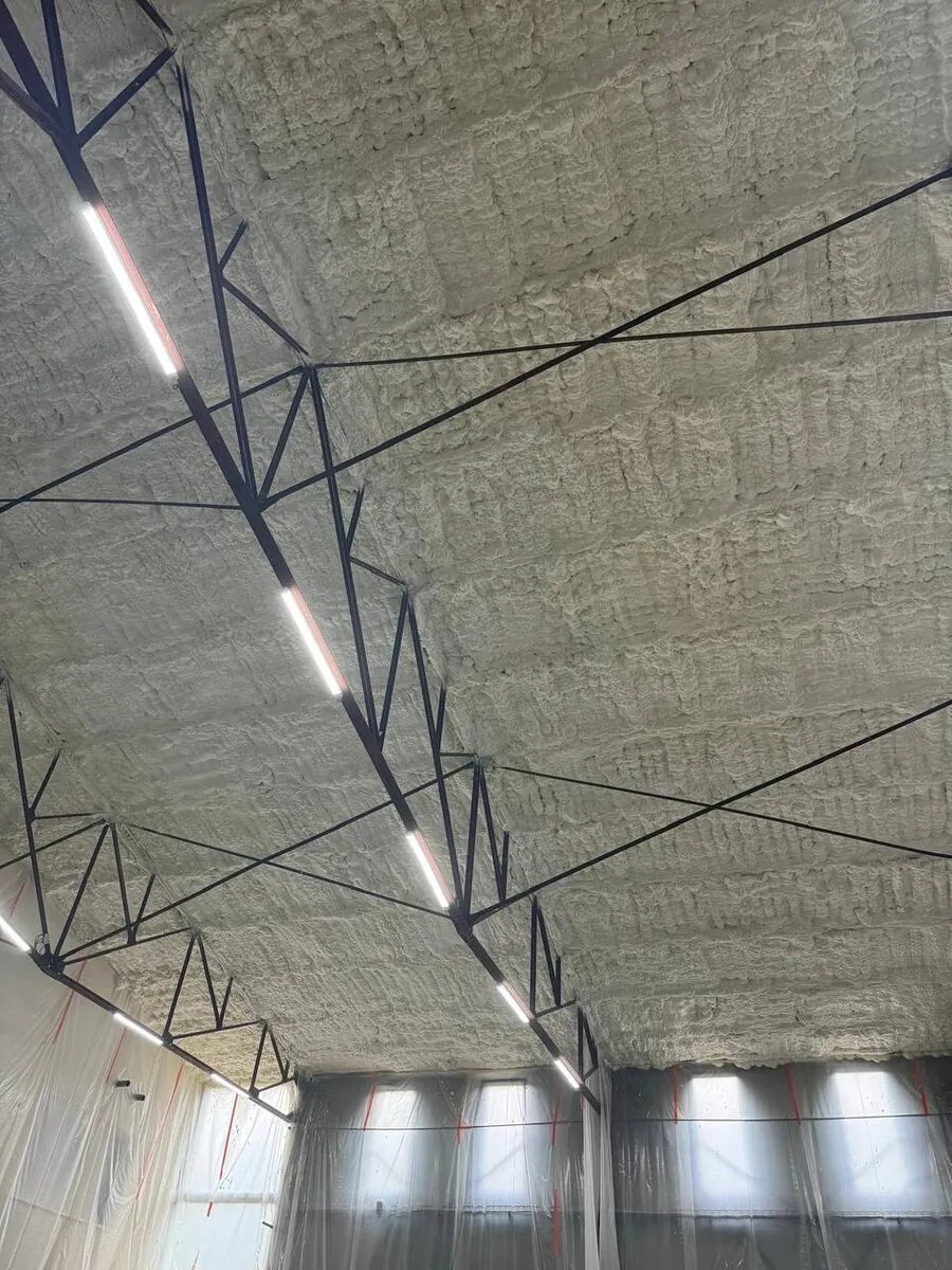 Isolation combles mousse projetée - chantier Top'Isol