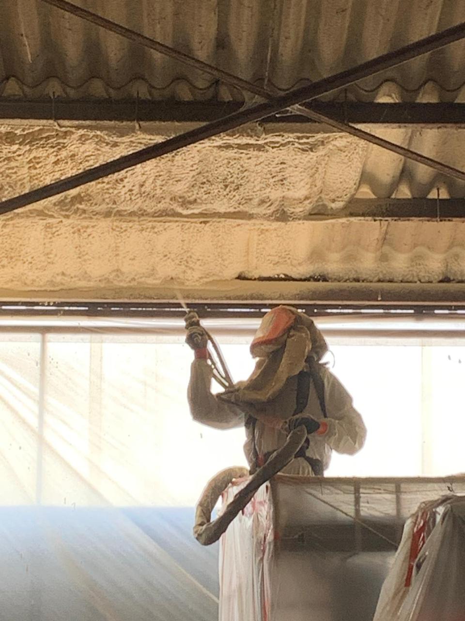 Isolation combles mousse projetée - chantier Top'Isol